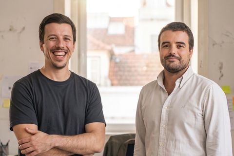 Gil e Ivo, fundadores da Stryde, num escritório em Lisboa